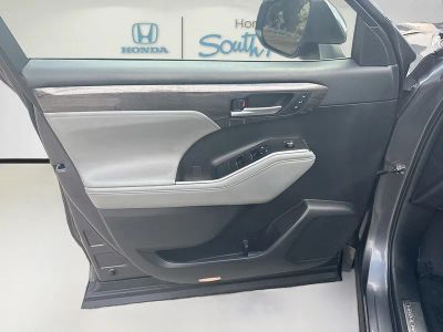 2023 Toyota Highlander — photo 20 view