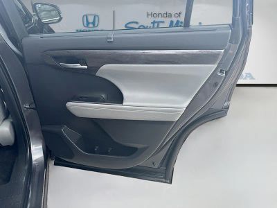 2023 Toyota Highlander — photo 31 view