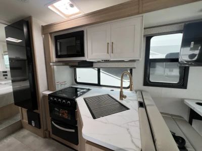 2027 Thor Motor Coach CHATEAU — photo 9 view