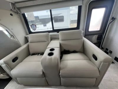2027 Thor Motor Coach CHATEAU — photo 15 view