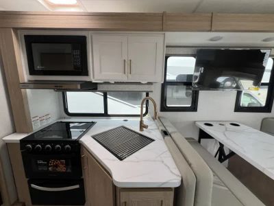 2027 Thor Motor Coach CHATEAU — photo 7 view