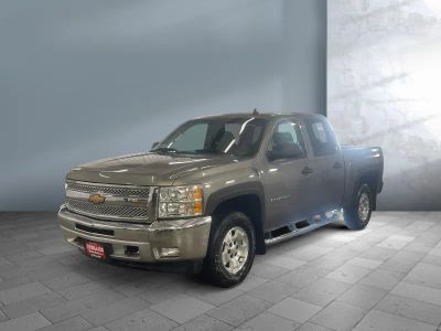2013 Chevrolet Silverado 1500 — front three-quarter view