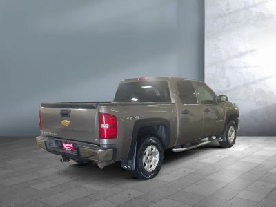 2013 Chevrolet Silverado 1500 — engine compartment view