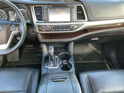 2019 Toyota Highlander — detail view