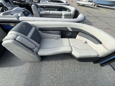 2025 Barletta Boats Cabrio Mid-Lounge - Photo 5