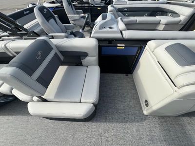 2025 Barletta Boats Cabrio Mid-Lounge - Photo 8