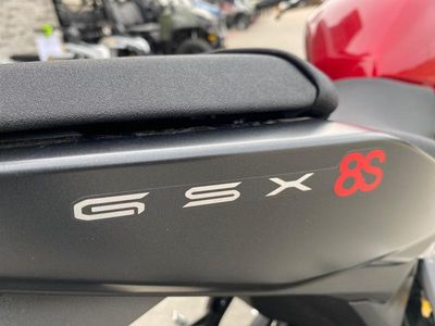 2026 Suzuki GSX-8S — photo 14 view
