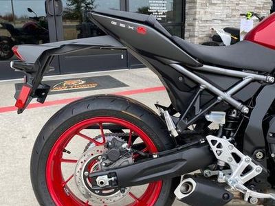 2026 Suzuki GSX-8S — photo 9 view