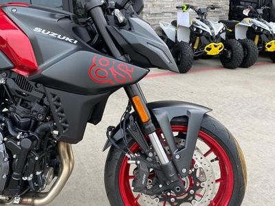 2026 Suzuki GSX-8S — photo 11 view
