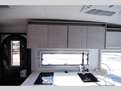 2025 Grand Design Serenova - Photo 37