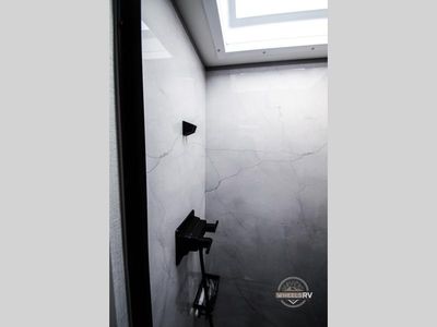 2025 Grand Design Serenova - Photo 43