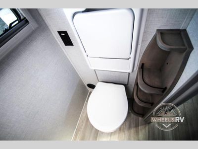 2025 Grand Design Serenova - Photo 39