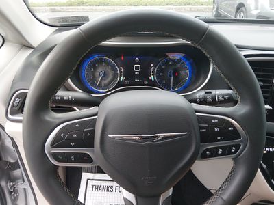 2023 Chrysler Pacifica — photo 21 view