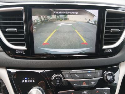 2023 Chrysler Pacifica — photo 19 view