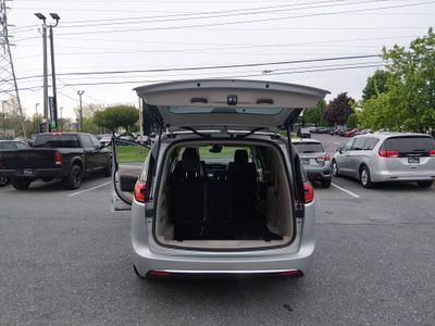 2023 Chrysler Pacifica — photo 11 view