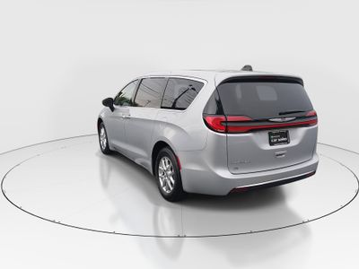 2023 Chrysler Pacifica — detail view