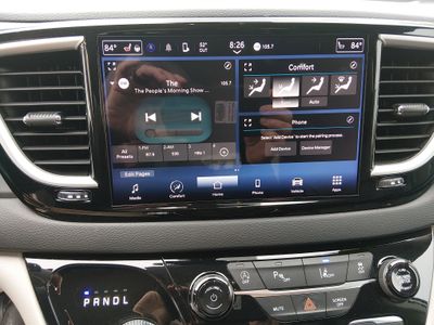 2023 Chrysler Pacifica — photo 20 view