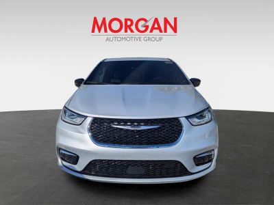 2026 Chrysler Pacifica — side profile view