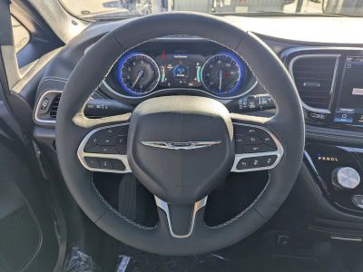 2026 Chrysler Pacifica — photo 17 view