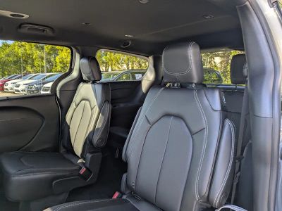 2026 Chrysler Pacifica — photo 8 view
