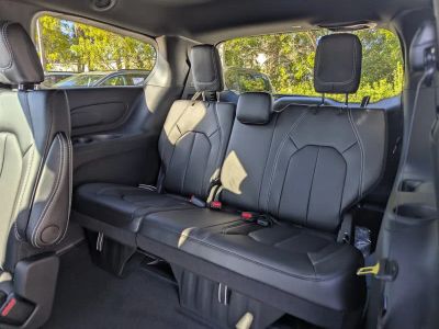 2026 Chrysler Pacifica — photo 7 view