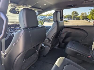 2026 Chrysler Pacifica — photo 10 view