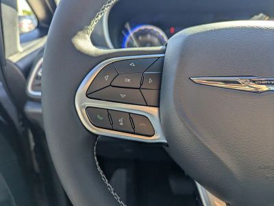 2026 Chrysler Pacifica — photo 18 view