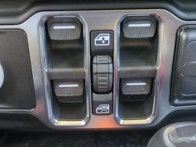 2026 Jeep Gladiator — photo 25 view