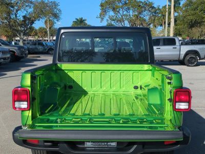 2026 Jeep Gladiator — photo 15 view