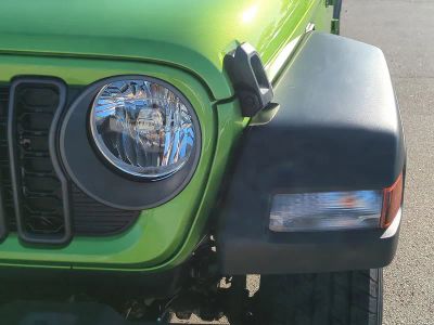 2026 Jeep Gladiator — photo 10 view