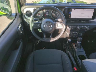 2026 Jeep Gladiator — photo 18 view