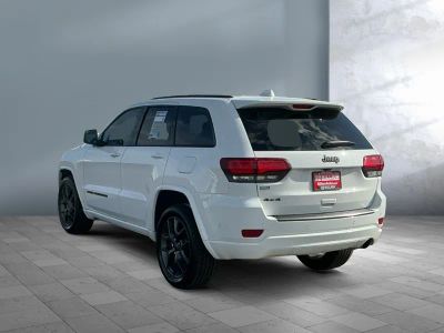 2021 Jeep Grand Cherokee — interior view