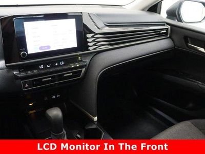 2025 Toyota Camry FWD - Photo 15