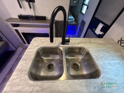 2024 CrossRoads RV Zinger - Photo 47