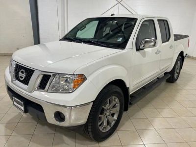 2019 Nissan Frontier SL in Glacier White — front three-quarter view