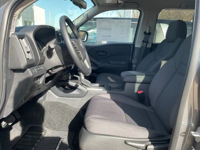 2026 Nissan Frontier — photo 9 view