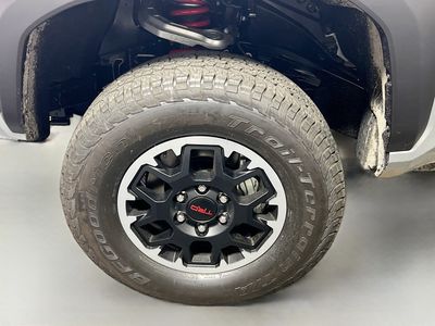 2025 Toyota Tacoma 4WD — photo 11 view