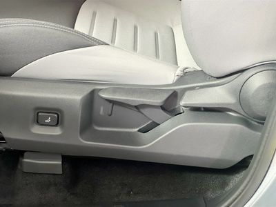 2025 Toyota Tacoma 4WD — photo 13 view