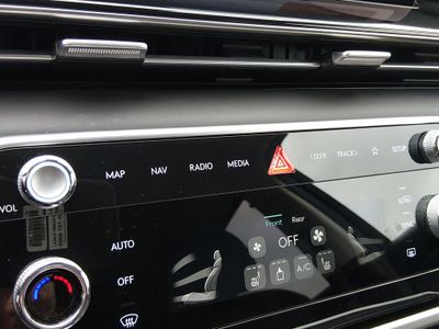 2025 Genesis GV80 - Photo 17