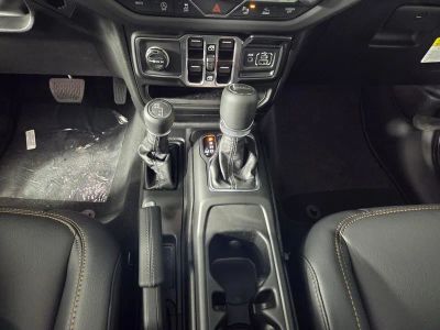 2026 Jeep Gladiator — photo 11 view