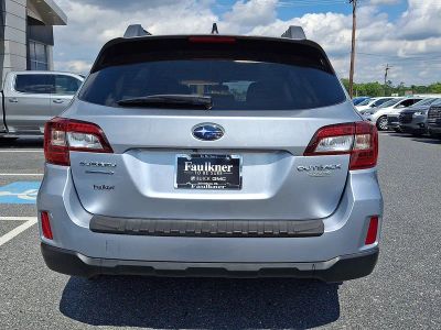 2017 Subaru Outback — detail view
