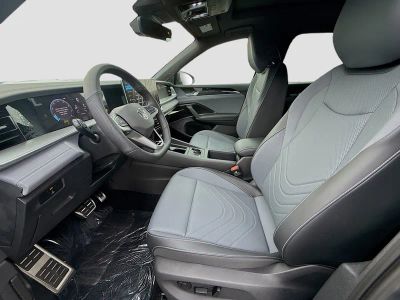 2026 Volkswagen Tiguan — photo 17 view
