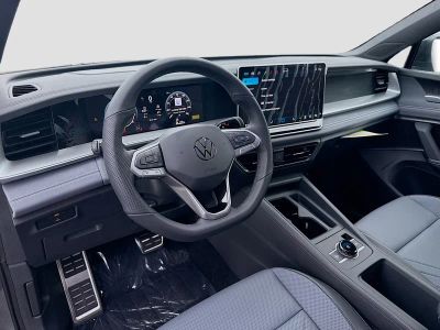 2026 Volkswagen Tiguan — photo 9 view
