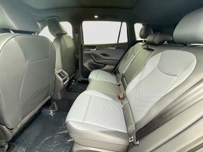 2026 Volkswagen Tiguan — photo 21 view