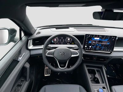 2026 Volkswagen Tiguan — photo 18 view