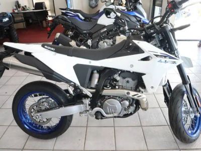 2025 Suzuki DR-Z4SM — front three-quarter view