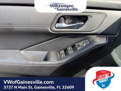 2025 Nissan Rogue — photo 16 view