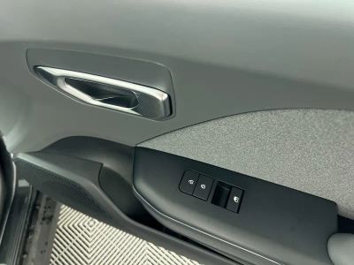 2025 Kia K4 — photo 32 view