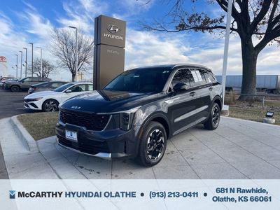 2025 Kia Sorento — side profile view
