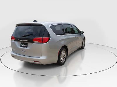 2023 Chrysler Voyager — photo 7 view